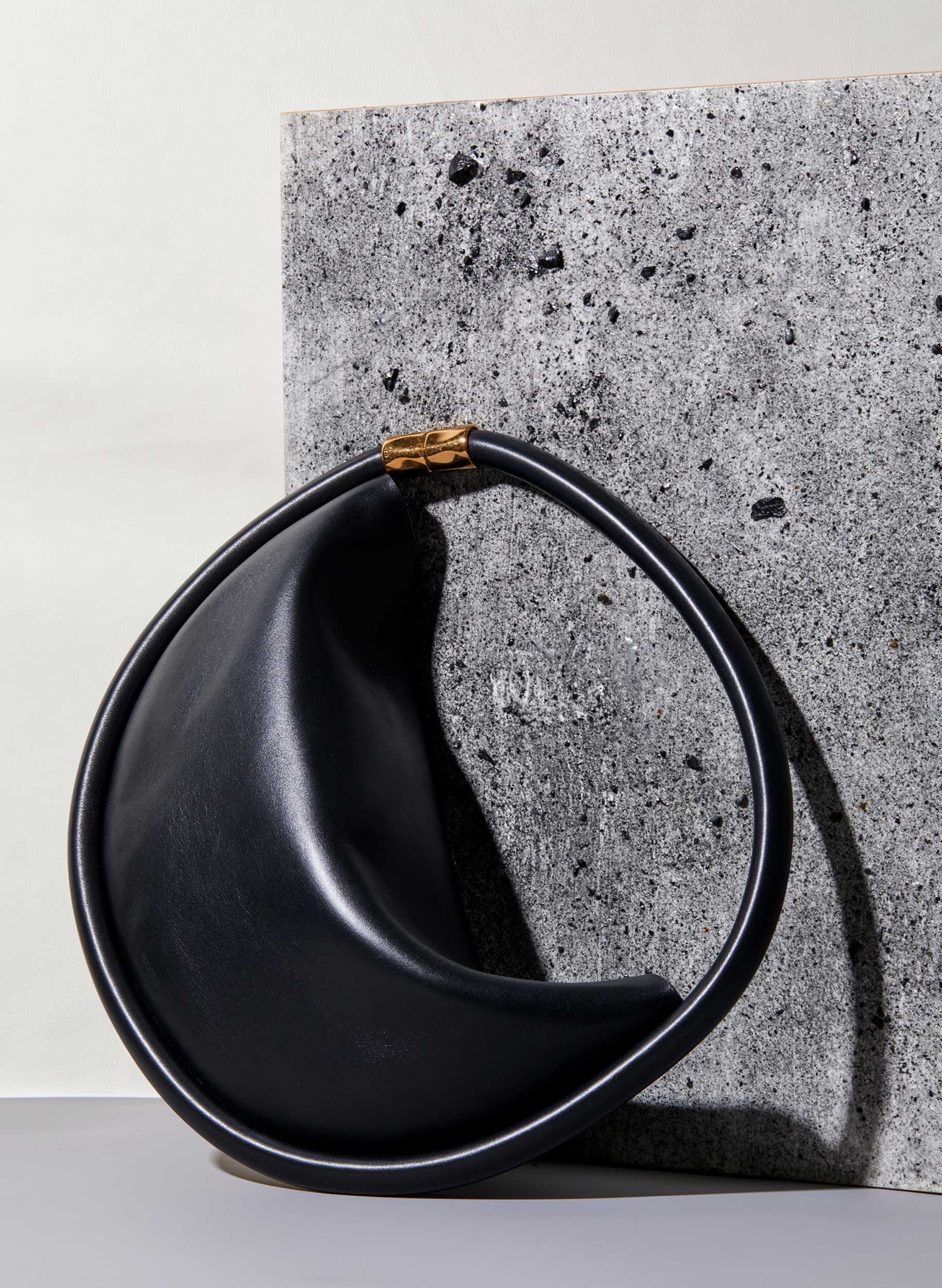 ARowley_KJerry_StyleStillLife_5765_BoyyCircleBag_OnCoalSet_ret_APF