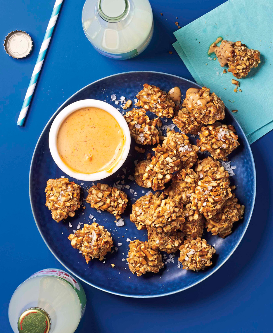 ARowley_WW_FlavorPopBook_US_PretzelCoatedChickenBiteswithMustardChipotleSauce_2756_ARcrop_APF.