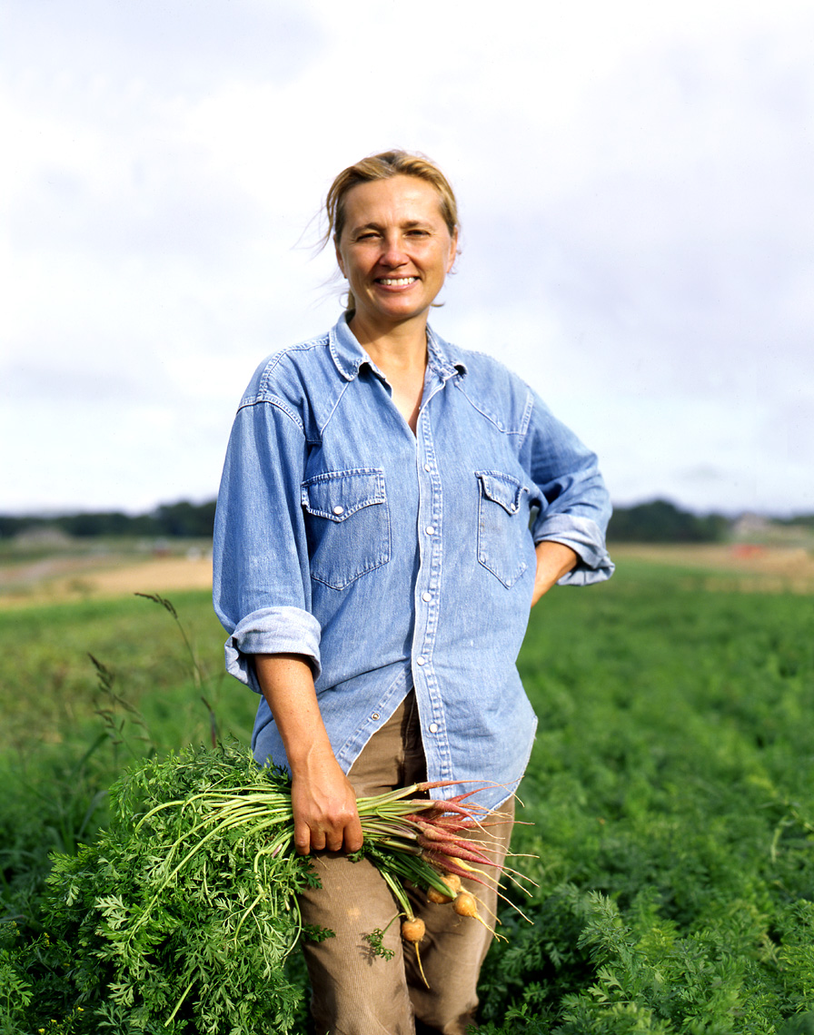 More_SaturFarm_Paulette_in_field2_APF